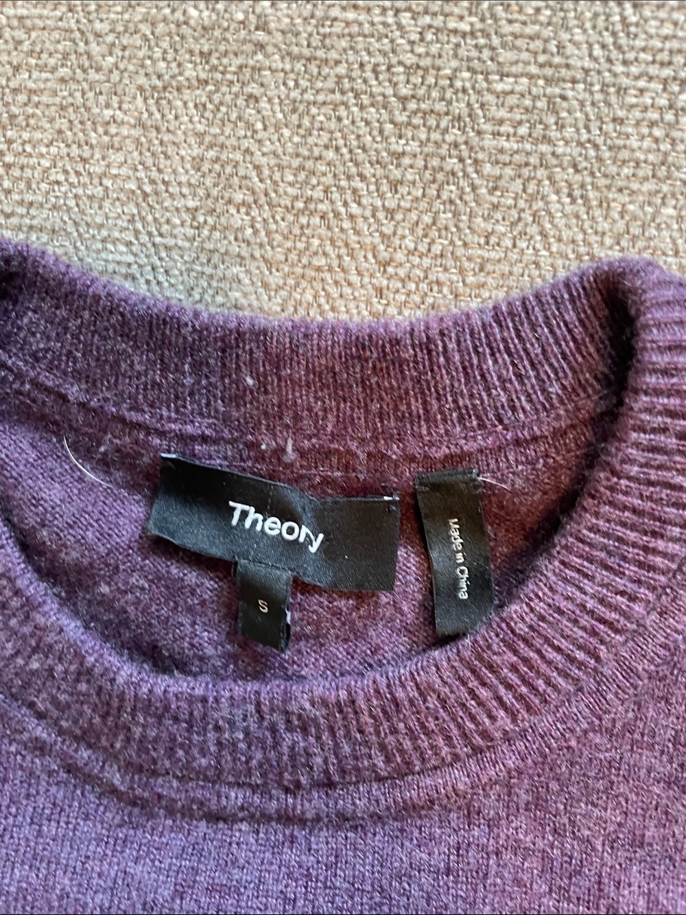 NWOT! Theory Men’s Plum Crew Neck Cashmere-Blend Sweater - Picture 3 of 4